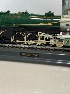 Crescent 1925 Green Decorative Locomotive Train